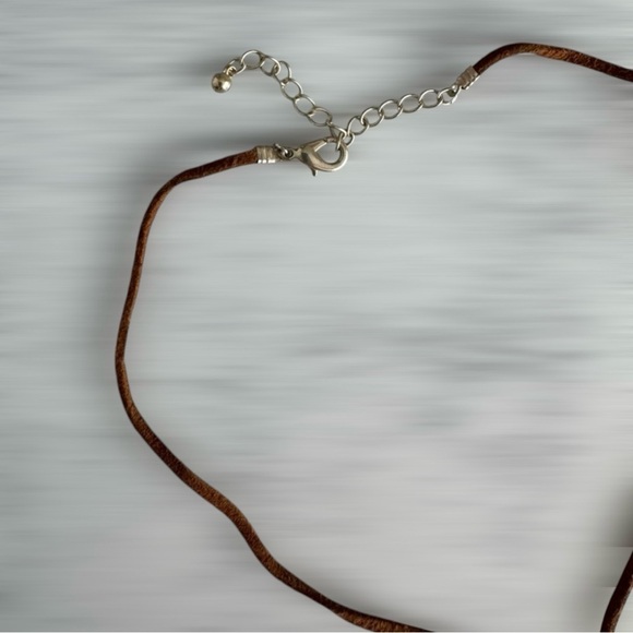 Vintage Resin Shell Heart Pendant Necklace on Brown Suede Cord Boho Jewelry - Picture 3 of 6
